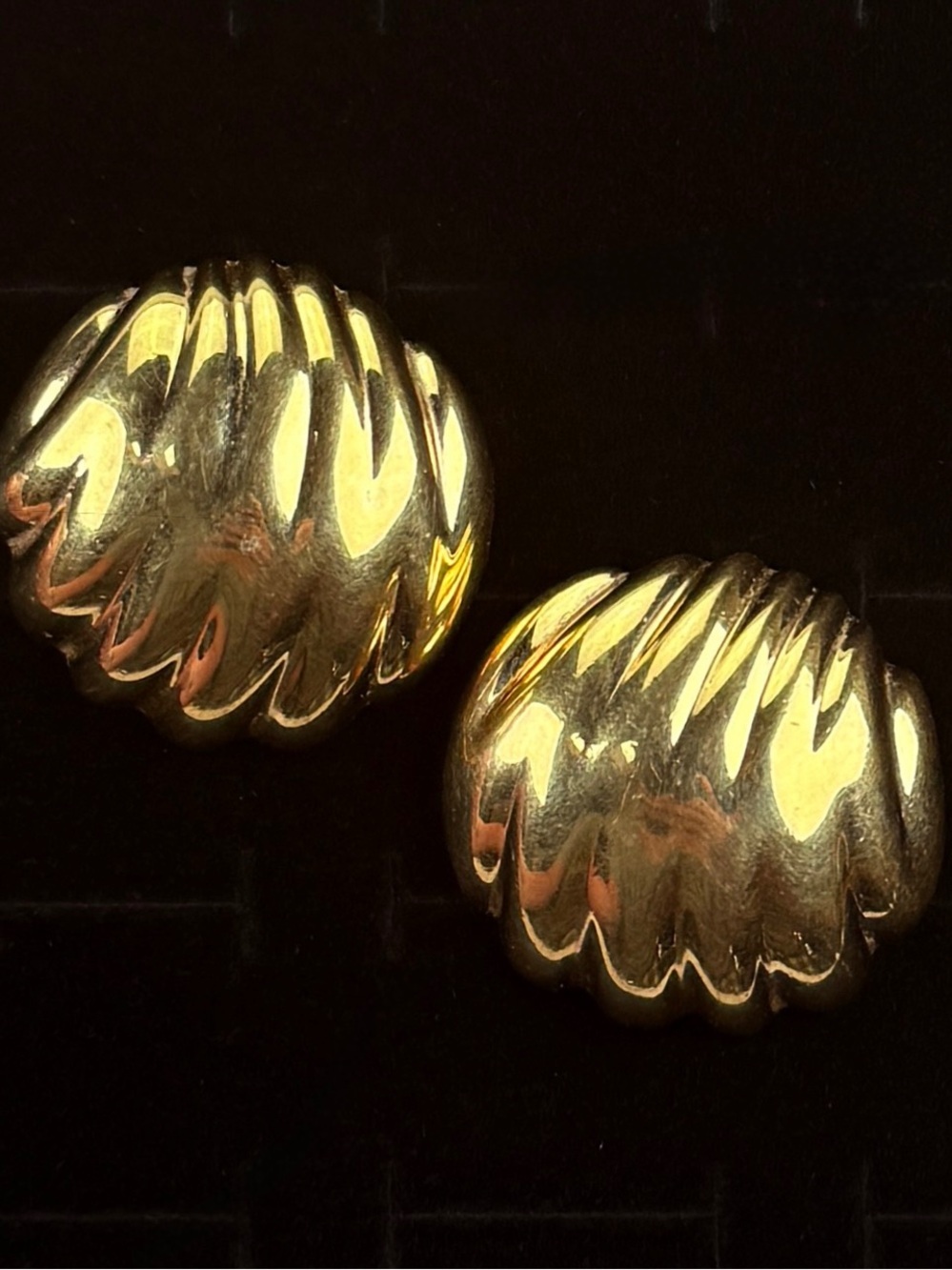 Beautiful, vintage, weighted Monet clip on earrings